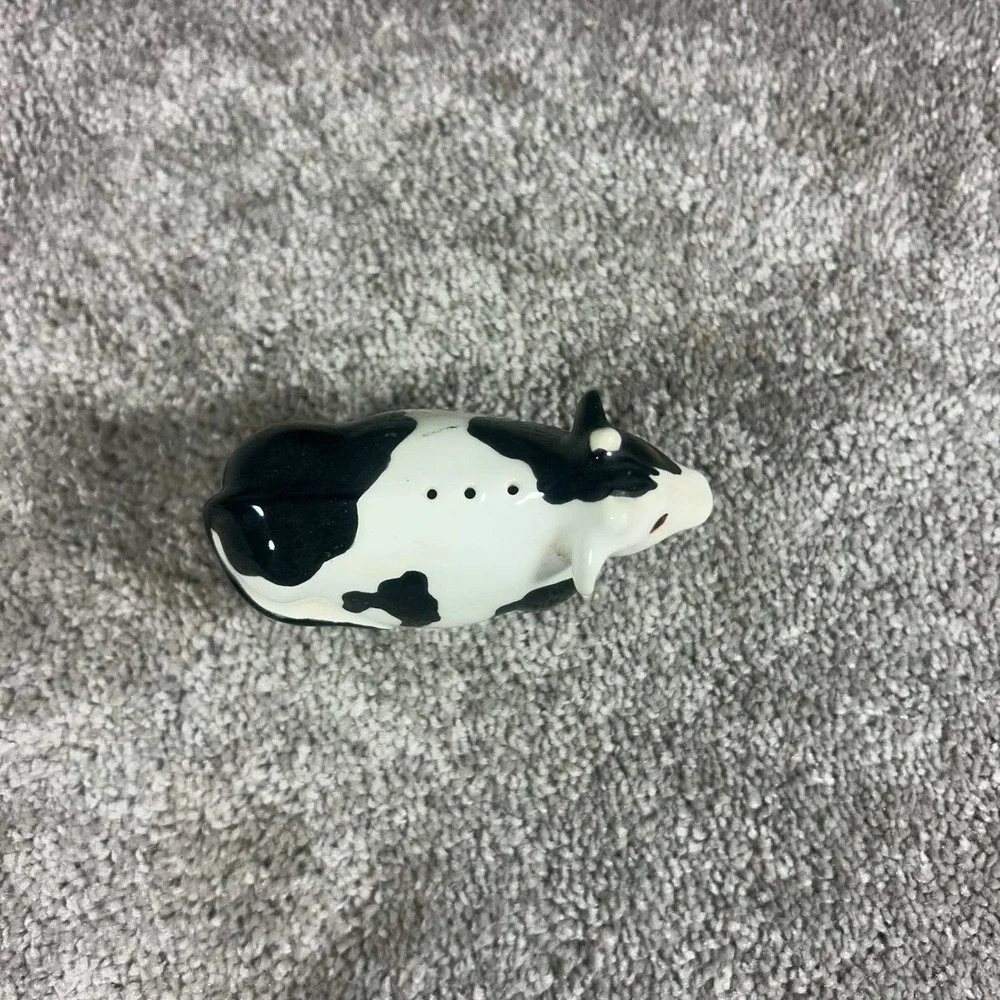 Clay Art‎ Cow Salt or Pepper Shaker Black White Ceramic Farmhouse Animal